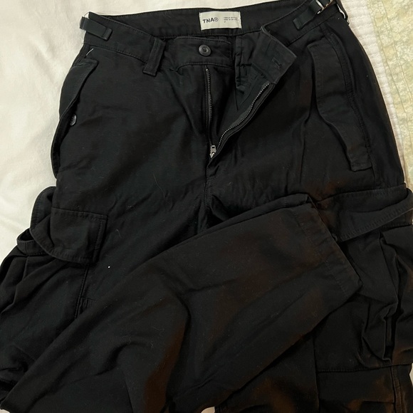 Aritzia - TNA Supply Cargo Pant size 2 - Picture 3 of 3